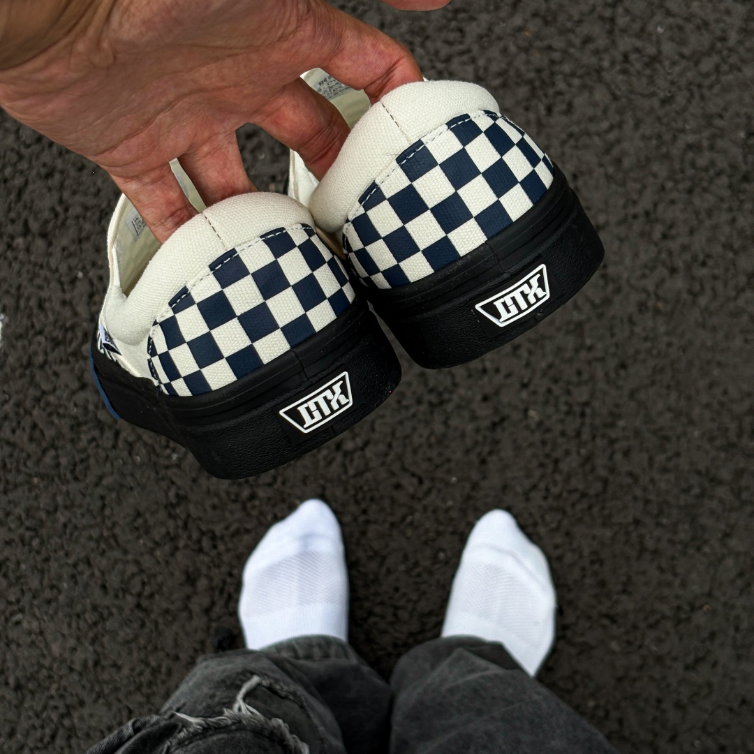 青白のチェッカーボード柄スリッポン、黒いアウトソール、レトロ - Adidas Shoes Superstar のレビューと価格